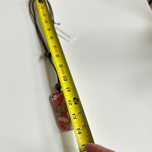 Decouture Elegant Red Patterned Pendant Necklace - Picture 7 of 9